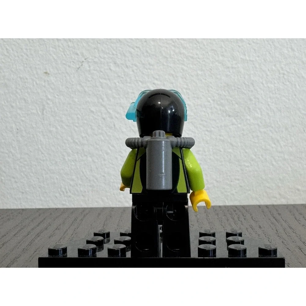 Lego city Coast Guard - Diver Black Wetsuit with White Logo‎ Boat Swimmer